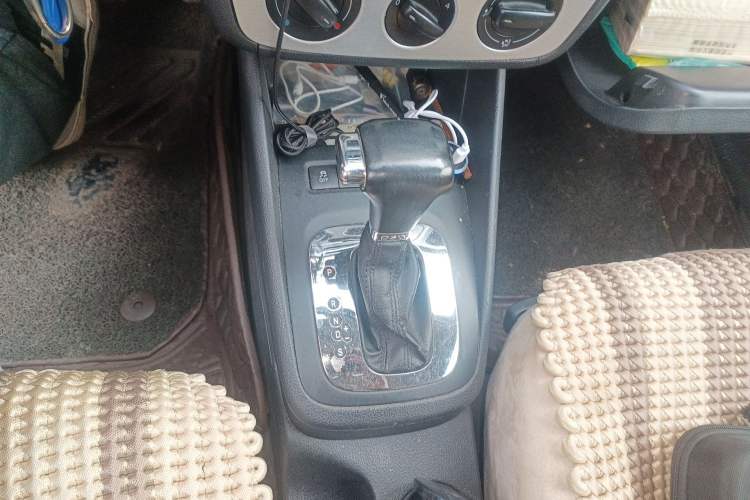 Used Volkswagen Bora 2011 1.4T Automatic Comfort Model Gear Lever