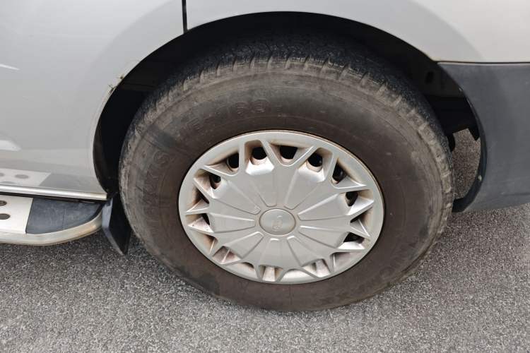 Used Ford Transit 2019 2.0T Diesel Multi-Purpose Commercial Vehicle Short Wheelbase Mid-Roof Design 6-Seater China VI Standard
