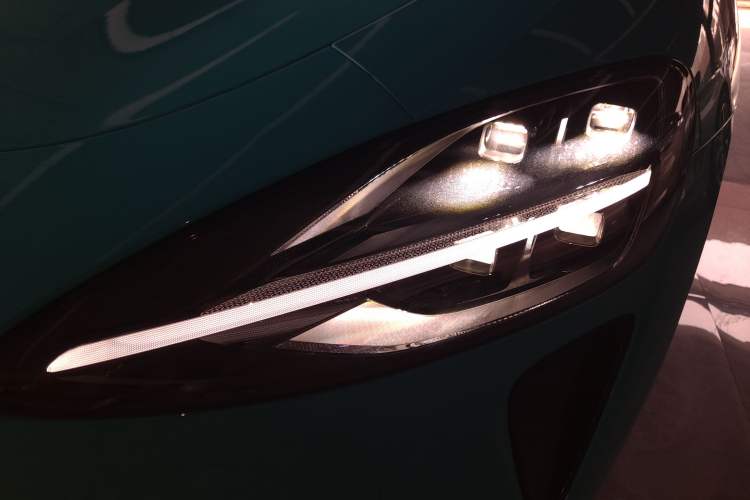 Used Xiaomi Auto SU7 2024 Rear-Drive Ultra-Long Range Advanced Pro-Level Intelligent Driving Version Left Front Headlight