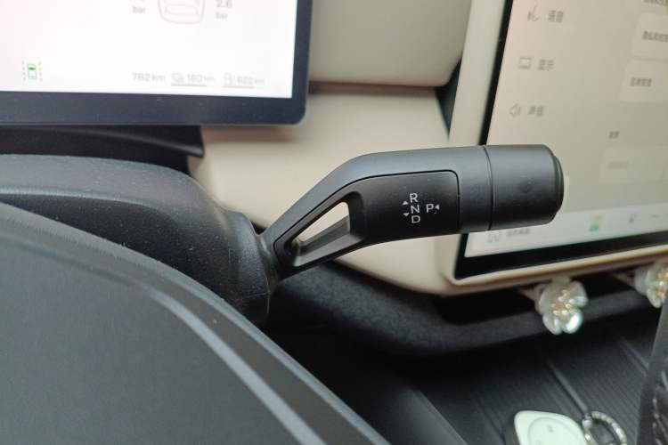 Used Volvo XC70 Plug-in Hybrid 2026 Model Four-Wheel Drive Long-Range Core Gear Lever