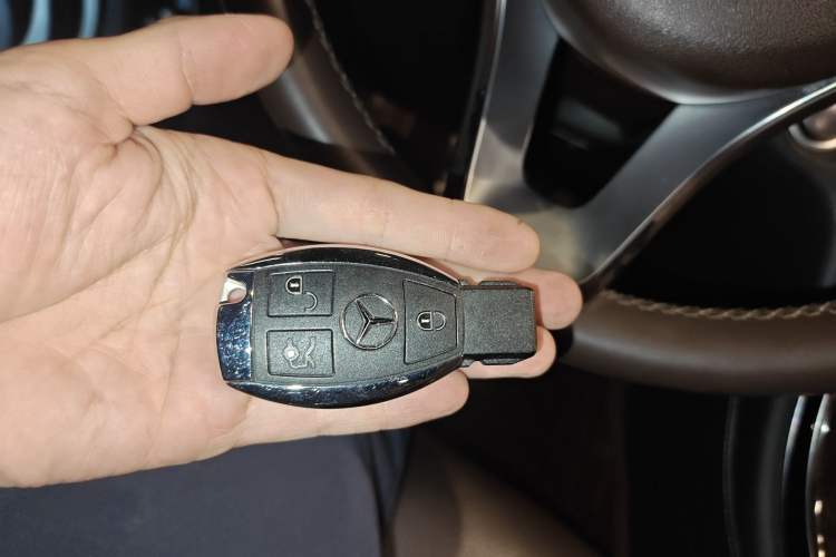 Used Mercedes-Benz GLC 2019 GLC 260 L 4MATIC Luxury Model Vehicle Key