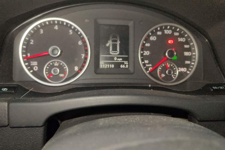 Used Volkswagen Tiguan 2010 2.0 TSI Automatic All-Wheel Drive Flagship Edition Odometer Close Up