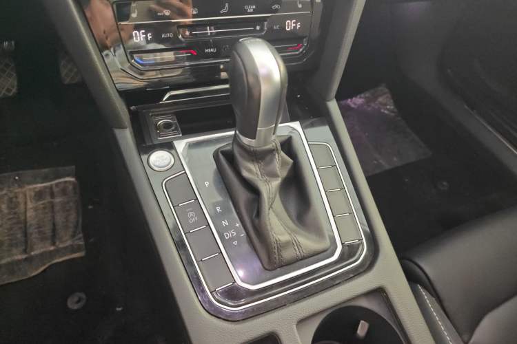 Used Volkswagen Magotan 2020 330TSI DSG Leading Model Gear Lever