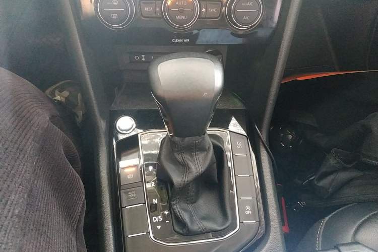 Used Volkswagen Tiguan L 2018 330TSI Automatic Two-Wheel Drive Luxury Edition