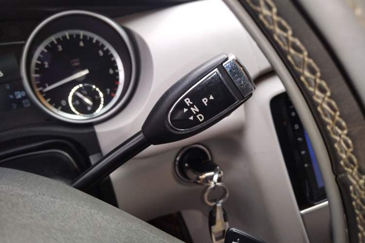 Used Mercedes-Benz R-Class 2011 R 300 L Business Model