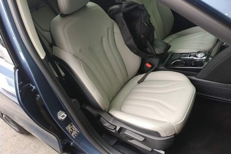 Used Ford Escape 2020 EcoBoost 245 Four-Wheel Drive Luxury Edition Right Front Seat