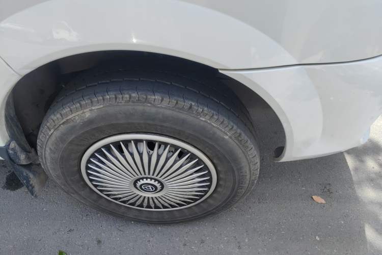 Used SAIC MAXUS Xintu V80 2018 2.5T 6-Speed Manual Aoyuntong Short Wheelbase Mid-Height 5-6 Seater
