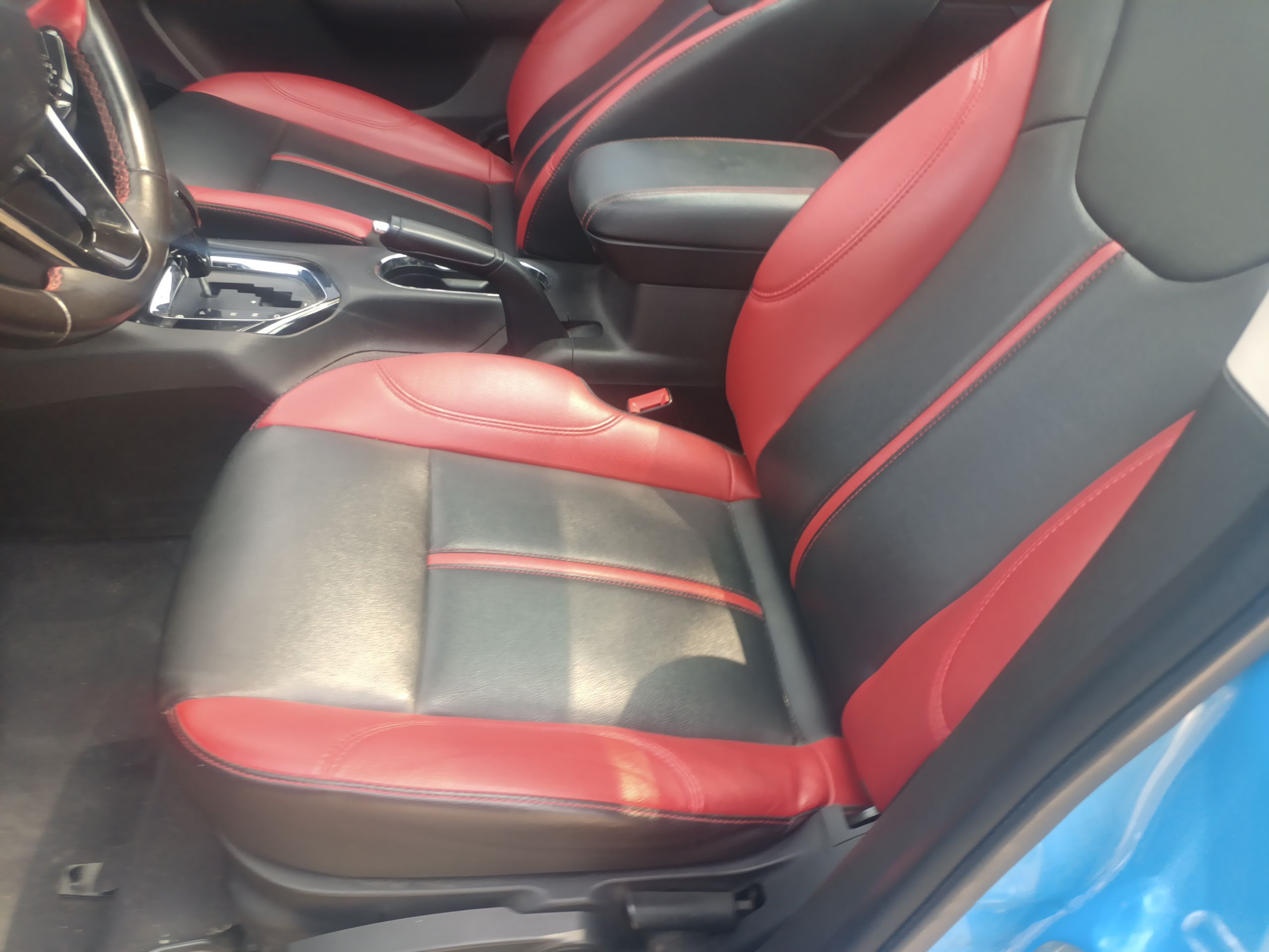 Переднее сиденье в автомобиле