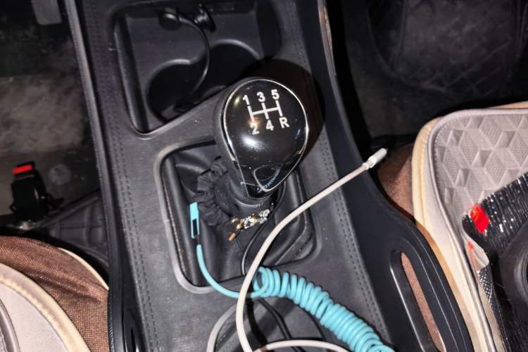 Used CHANGAN KAICHENG Ruixing M60 2023 1.6L CNG Comfort-Grade 6-Seater Passenger Vehicle Gear Lever