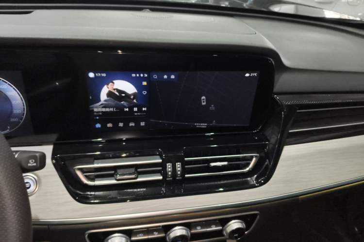 Used Hongqi HS5 2025 2.0T All-Wheel-Drive Flagship Pro Edition
