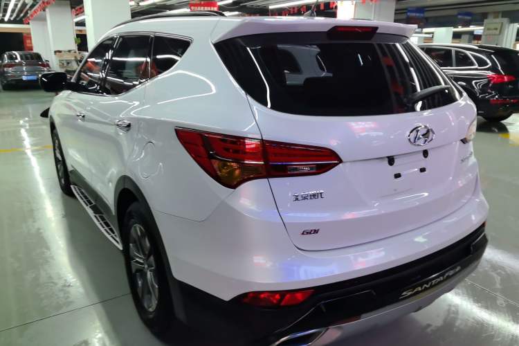 Used Hyundai Santa Fe 2013 2.4L Automatic Two-Wheel Drive Smart Version