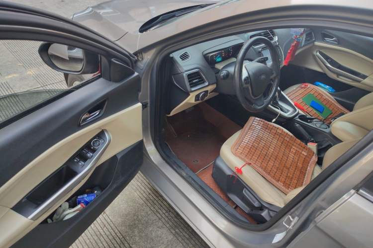 Used Ford Escort 2015 1.5L Automatic Fashion Model Driver Seat