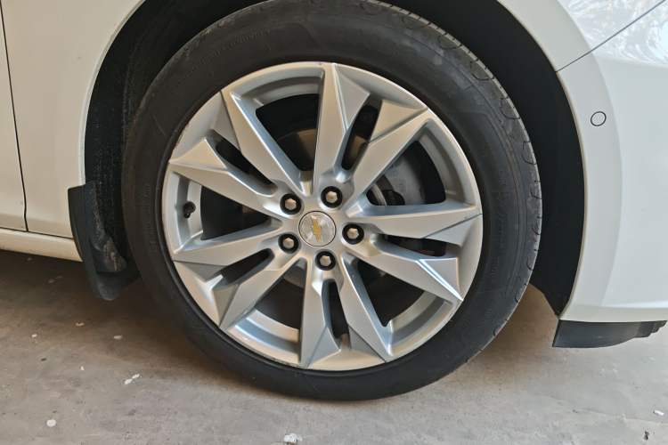 Used Chevrolet Malibu XL 2016 2.5L Automatic RuiZun Edition Right Front Wheel Hub