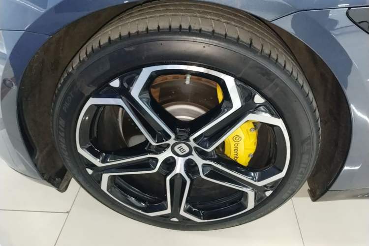 Used Xiaomi Auto SU7 2024 Four-Wheel Drive Ultra-Long Range Advanced Intelligent Driving Max Edition
