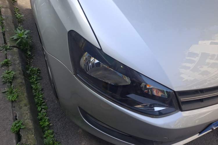 Used Volkswagen Polo 2011 1.4L Manual ZhiShang Edition Right Front Headlight