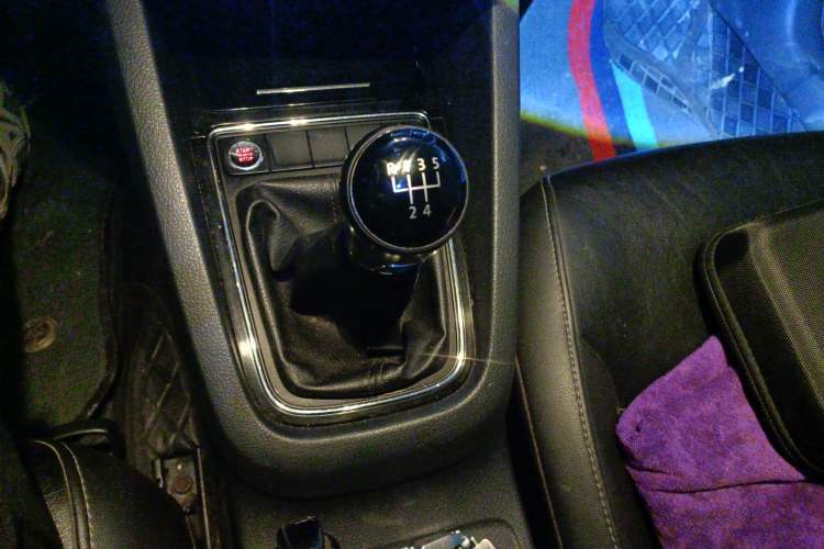 Used Volkswagen Sagitar 2017 1.6L Manual Comfort Model Gear Lever