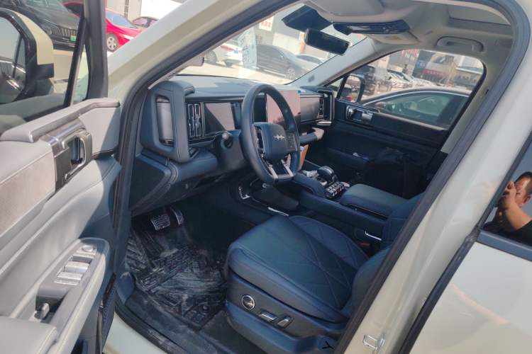 Used Formula Leopard 5 2023 Explore Edition