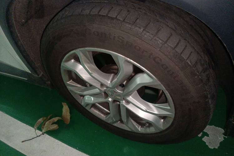 Used Nio ES8 2018 355 km Base Version 7-Seater Edition Right Front Wheel Hub