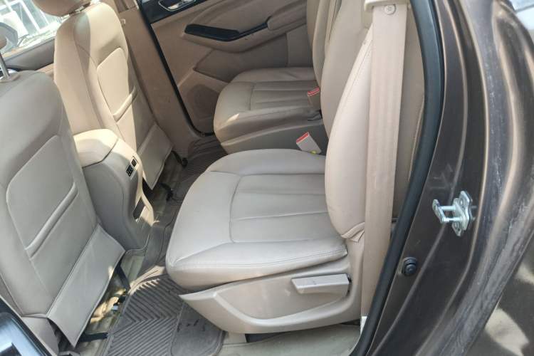 Used Baojun 730 2014 1.5L manual luxury trim 7 seats
