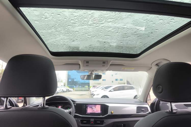 Used Volkswagen Tayron 2022 280TSI Two-Wheel Drive Luxury Smart Connectivity Version Headliner