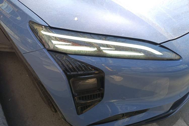 Used Hongqi Tiangong 08 2025 730 Max Rear-Drive Version Right Front Headlight