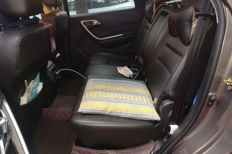 Used JMC Yusheng S350 2013 2.4T Automatic 2WD Diesel Luxury Edition 5 Seats