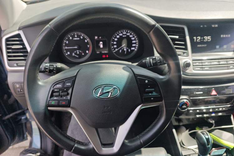 Used Hyundai Tucson 2015 1.6T Dual-Clutch Two-Wheel-Drive Smart Model Steering Wheel