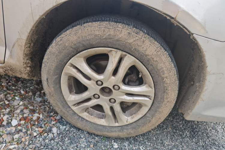 Used Everus S1 2012 1.3L Manual Comfort Edition Right Front Wheel Hub