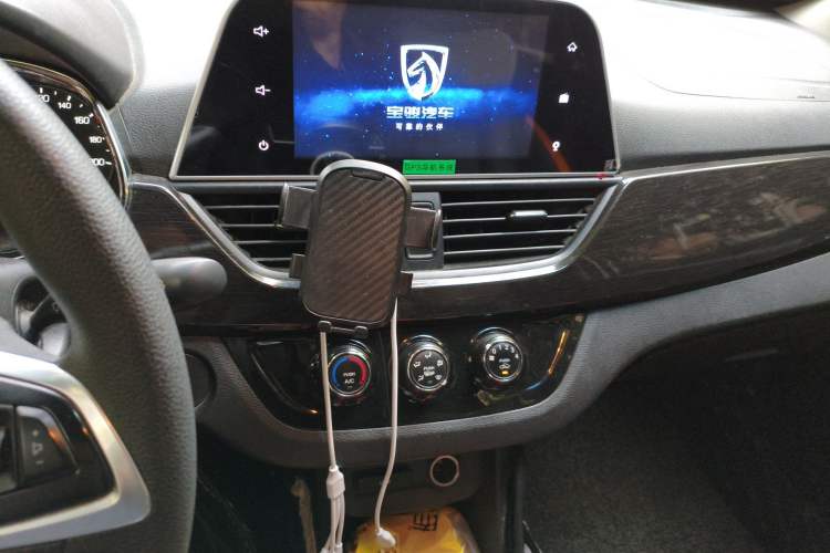 Used Baojun 310 2016 1.2L Manual Luxury Model Audio And AC Panel