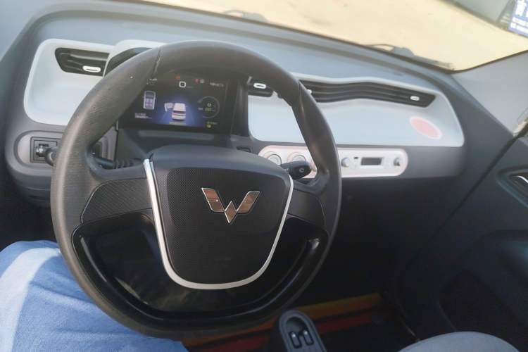 Used Wuling Hongguang MINIEV 2021 Macaron Fashion Edition Lithium-Ion Battery Center Console