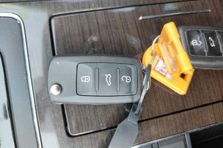 Used Volkswagen Passat 2015 1.8TSI DSG Ultimate Edition Vehicle Key