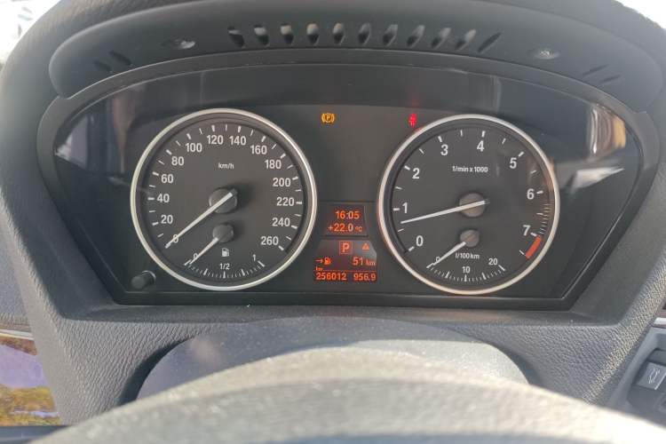 Used BMW X5 2013 xDrive35i Luxury Model Odometer Close Up