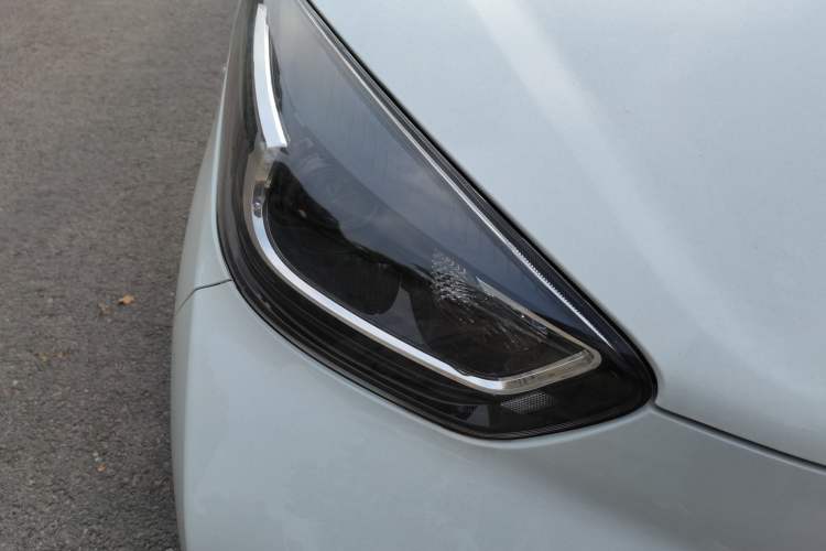 Used Chery QQ Little Ant 2021 200 000-Yuan Ant Fan Edition Talent Version NMC Battery 408 km续航 Right Front Headlight