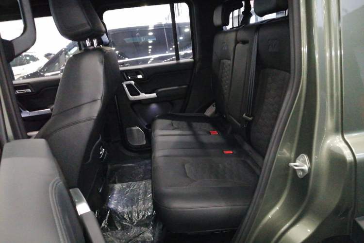 Used 212 T01 2024 2.0T Explorer
