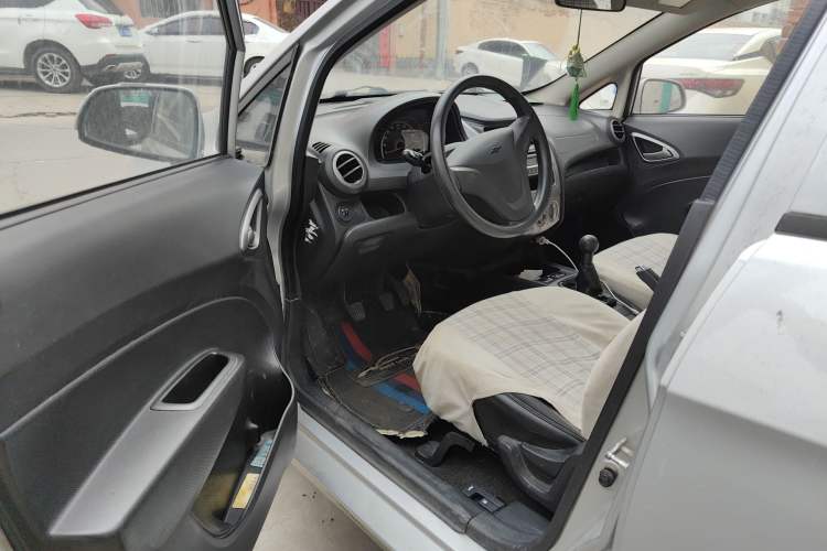 Used Chevrolet Sail 2013 Sedan 1.4L Manual - Youyi Happiness Edition Driver Seat