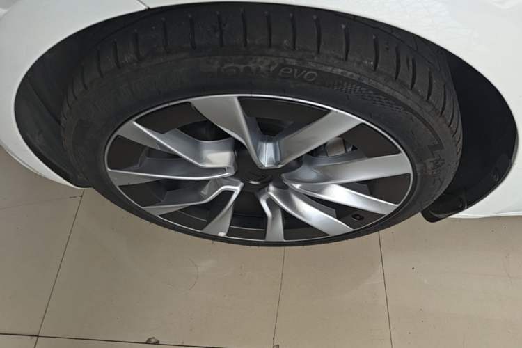 Used Tesla Model 3 2025 Rear-Wheel-Drive Version
