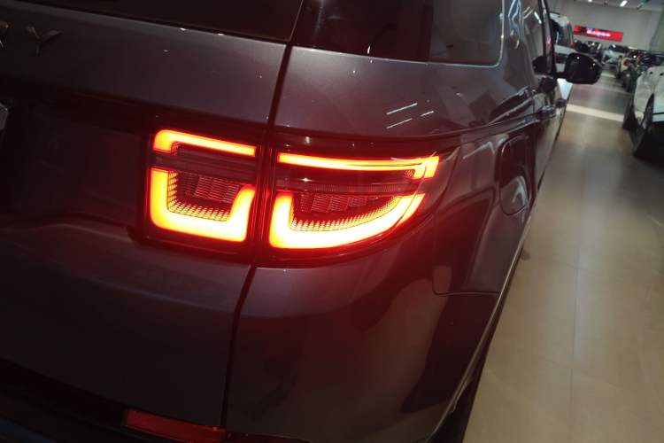 Used Land Rover Discovery Sport 2020 249 PS R-Dynamic Performance Tech Edition 5 Seats
