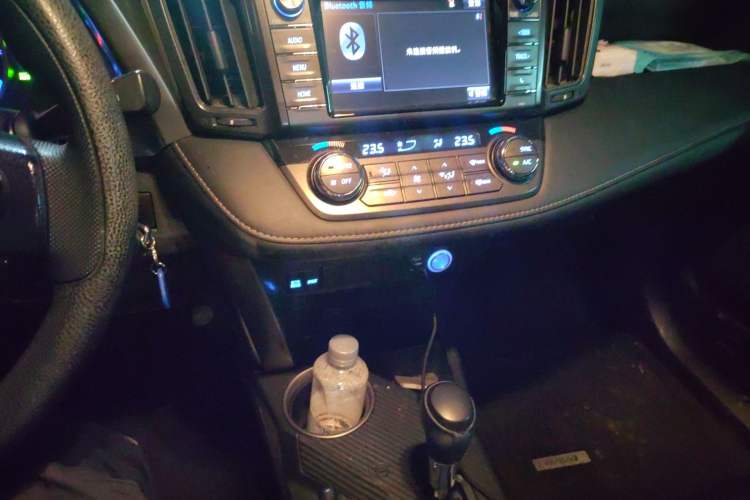 Used Toyota RAV4 2015 2.0L CVT Two-Wheel Drive Fashion Edition Audio And AC Panel