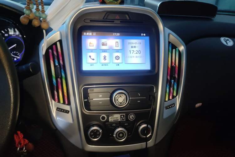 Used JMC Yuhu 3 2018 1.8T Gasoline Two-Wheel Drive Advanced Edition Standard Wheelbase
