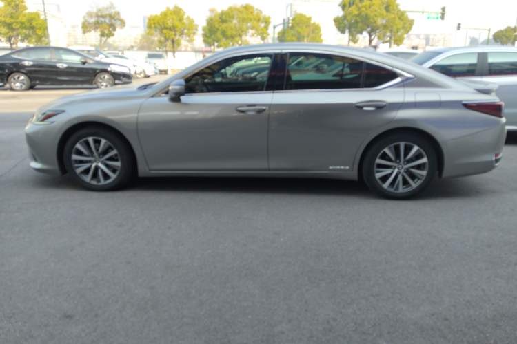Used Lexus ES 2018 300h Premier Edition China V Standard