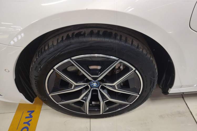 Used BMW i5 2024 eDrive 35L Luxury Model with M Sport Package
