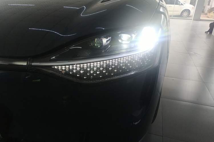 Used Hima AITO M9 2024 Range-Extended Ultra Version 42 kWh 6-Seater Model Left Front Headlight