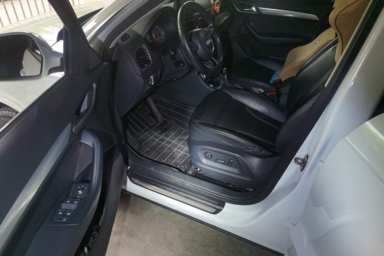 Used Audi Q3 2013 35 TFSI Comfort Model Driver Seat