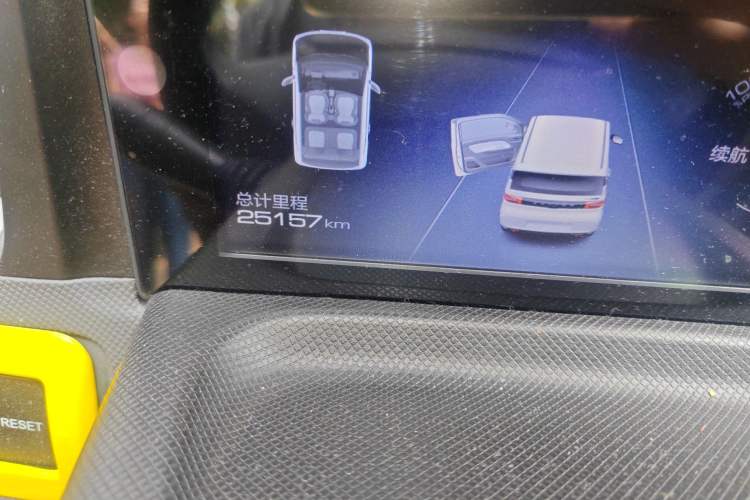 Used Wuling Hongguang MINIEV 2021 Macaron Fashion Model Lithium Iron Phosphate Odometer Close Up