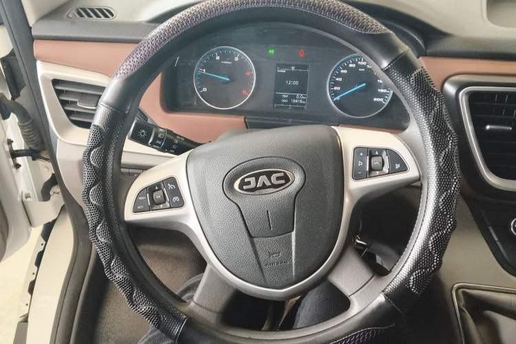 Used JAC Group Sunray 2023 2.5T 6-Series Logistics Version 2/3 Seats D25TCIF1
