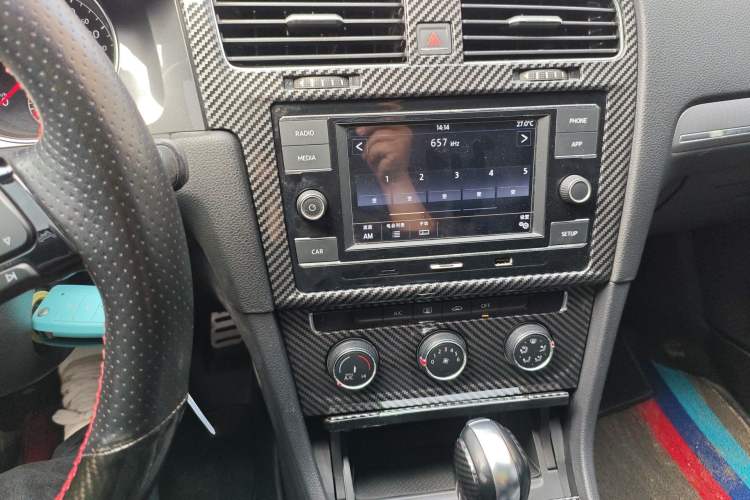 Used Volkswagen Golf 2018 1.6L Automatic Comfort Model Audio And AC Panel