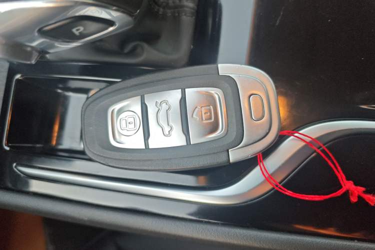 Used Hongqi E-QM5 2022 431 km Charge & Enjoy Edition