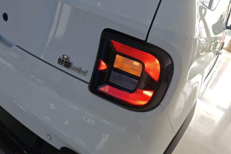 Used Geely Galaxy Panda 2025 210km Panda Kart Right Rear Taillight