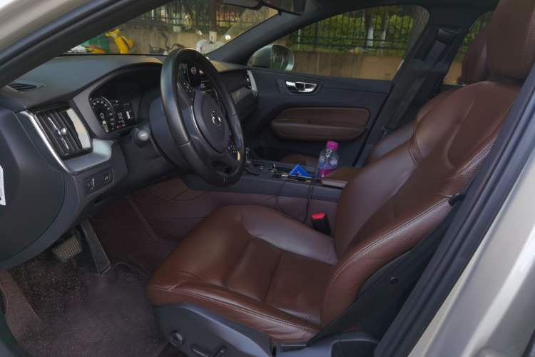 Used Volvo XC60 2021 T5 4x4 Smart Luxury Edition Left Front Seat