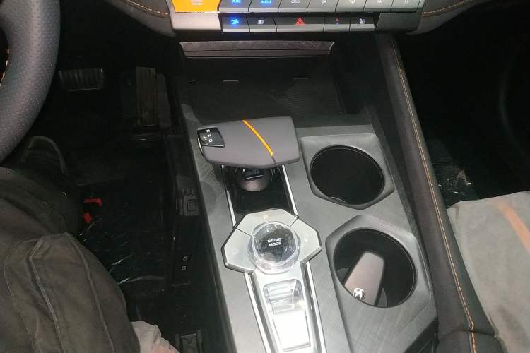 Used Changan UNI-V 2025 1.5T 500Bar Prestige Sporty Version